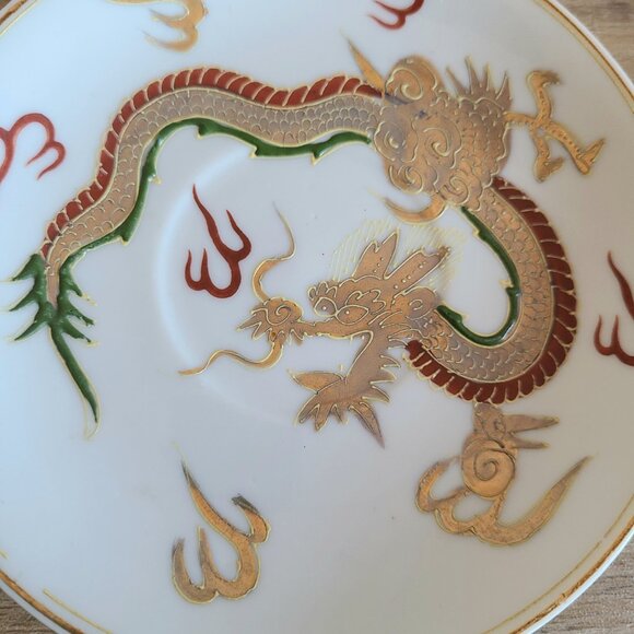 Set of 2 1940s Dragonware Kutani porcelain saucers with dragons design. - Picture 2 of 6